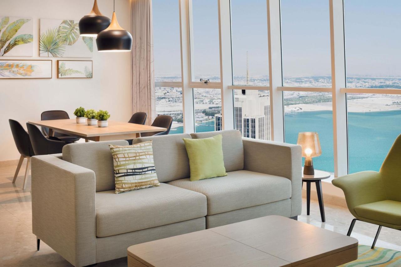 Element By Westin City Center Ad-Dauha Zewnętrze zdjęcie A living room at the hotel