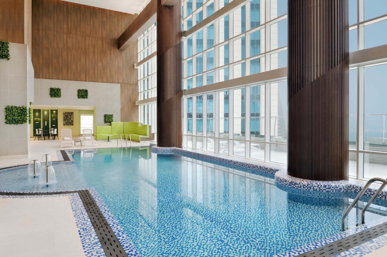 Element By Westin City Center Ad-Dauha Zewnętrze zdjęcie Swimming pool